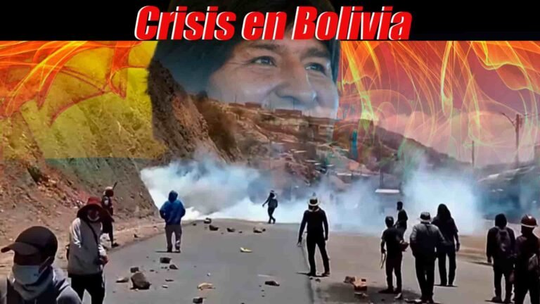 Multitud amotinada en la parte inferior, arriba la cara de Evo Morales sonriendo, con fuego de fondo y la bandera de Bolivia detrás; encabezado dice 'Crisis en Bolivia'.