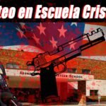 a la izquierda, jefe de policía, al centro pistola 9mm , de fondo escuela cristiana, detrás bandera de estados unidos y mancha de sangre en toda la imagen, titulo tiroteo en escuela cristiana