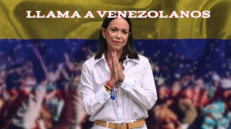 corina machado con la bandera venezolana detrás